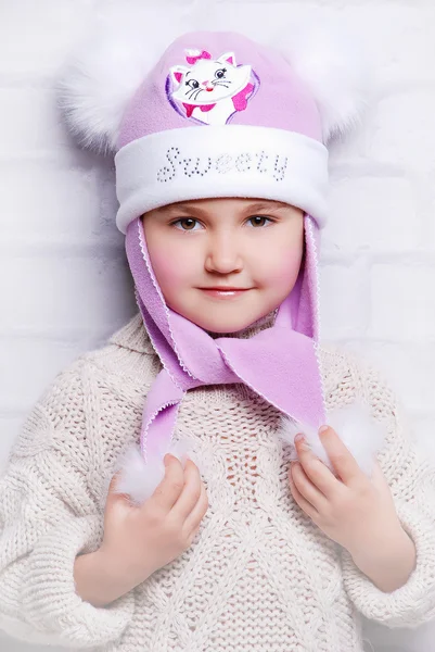 Smiling girl in warm hat — Stock Photo, Image