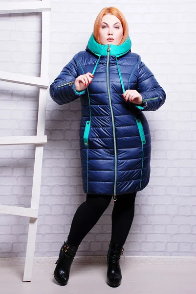 Kış trendy ceket kadında — Stok fotoğraf