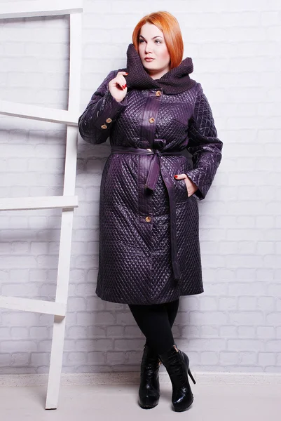 Woman in winter trendy coat — Stock Photo, Image