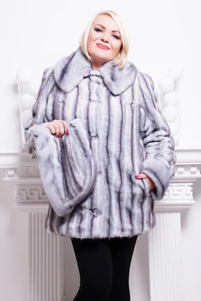 Blond woman in fur coat — Stock Photo, Image