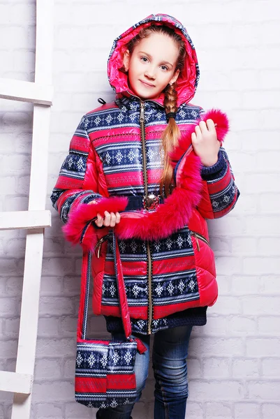 Menina no casaco de inverno — Fotografia de Stock