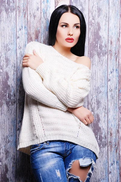 Žena v neformálním pletený svetr — Stock fotografie