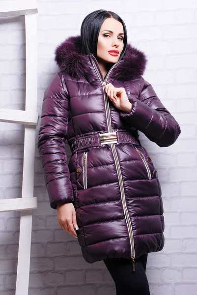 Femme en manteau d'hiver — Photo
