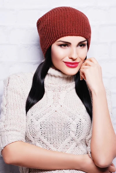 Woman in winter hat — Stock Photo, Image