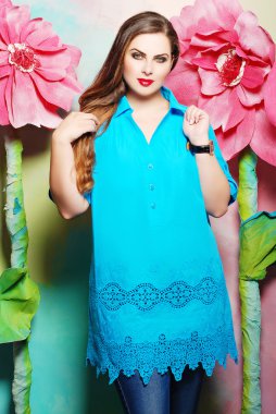 artı boyutu kadın rahat kıyafetler içinde