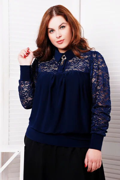 Vackra plus size kvinna — Stockfoto