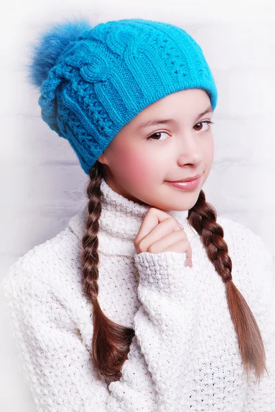 Smiling girl wearing warm hat — Stock Photo, Image