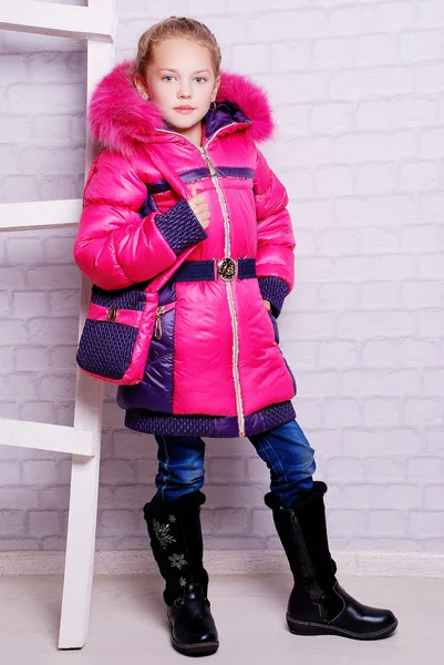 Bambina in cappotto invernale — Foto Stock