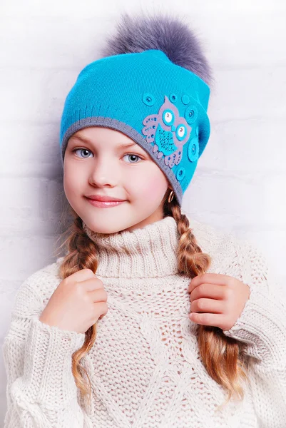 Smiling girl wearing warm hat — Stock Photo, Image