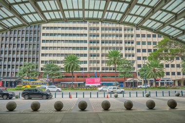 Manila, Filipinler - Şubat 02, 2020: Gündüz vakti Makati şehrinin sokakları