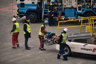 Narita, Japonya - Şubat 03, 2020: Tokyo 'daki Narita havaalanı. Narita havaalanında uçak parkı. SIBERIA AIRLINES kuyruk numarası VQ-BGT olan bir A320NEO uçağı Khabarovsk, Rusya 'ya bir uçuş için hazırlanıyor. Narita internatio