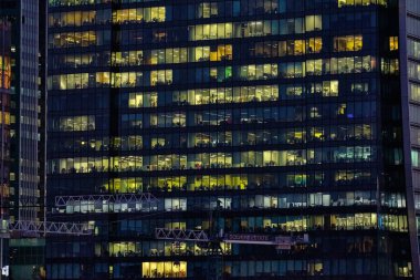 Moskova, Rusya - 16.Mar 2020: Günbatımında Moskova şehir kulelerinin penceresinden görüntü.