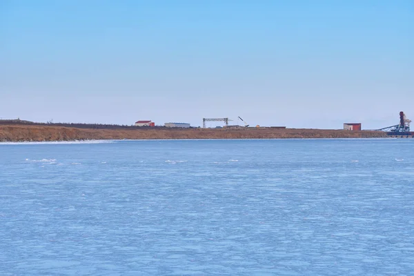 ロシアのヴァニーノ 2021年1月18日 冬のタタール海峡のヴァニーノ湾 凍った海 — ストック写真