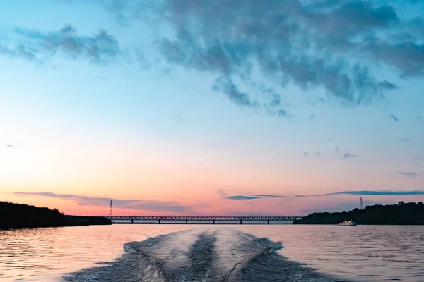 Splashes Water Boat Sunset — Stock Photo, Image