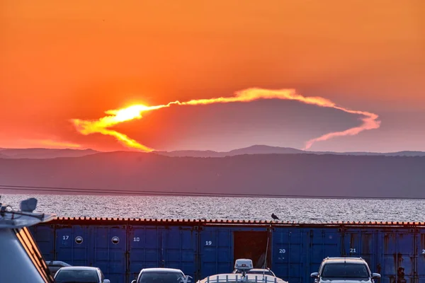 Βλαδιβοστόκ Ρωσία Ιουλ 2020 Ηλιοβασίλεμα Στο Σταθμό Των Πλοίων Σκάφη — Φωτογραφία Αρχείου