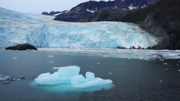 Gleccser jég flow Pacific óceán Alaszka Coast Kenai fjordok National Park — Stock videók