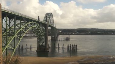 Yaquina Bay kabuklu deniz hayvanları korumak Newport köprü Oregon nehir ağzı