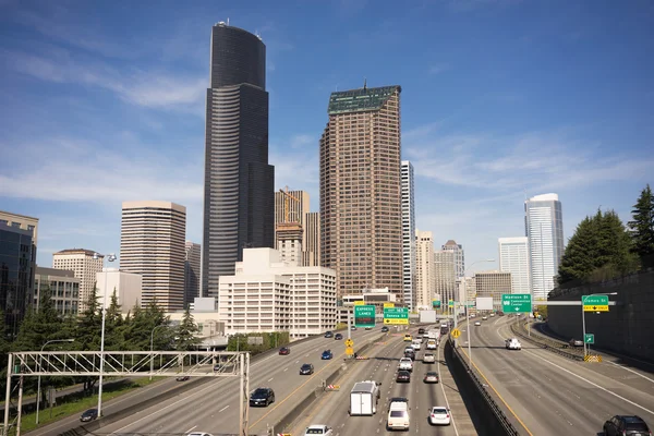 Downtown Seattle City Skyline Interstate 5 vetture divise autostrada — Foto Stock
