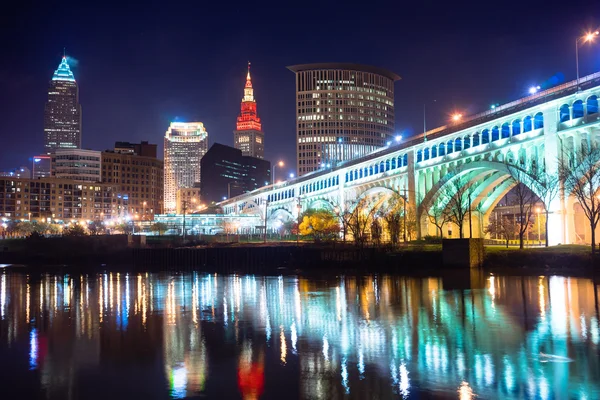 Cleveland Ohio şehir şehir manzarası Cuyahoga Nehri