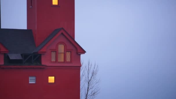 Красный маяк Озеро Макатава Голландия Мичиган Грейт — стоковое видео
