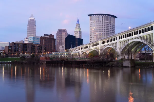 Cleveland Ohio şehir şehir manzarası Cuyahoga Nehri — Stok fotoğraf
