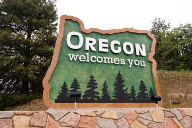Oregon State hoş geldiniz işareti Interstate 5 kuzeye giden ulaşım