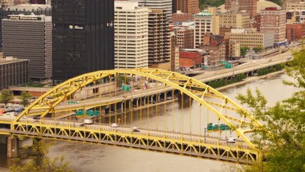 Fort Pitt Bridge Hora do Rush Pittsburgh Downtown City Skyline — Vídeo de Stock