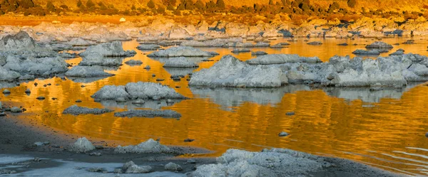 Rock Salt Tufa formações pôr do sol Mono Lake California Nature Out — Fotografia de Stock
