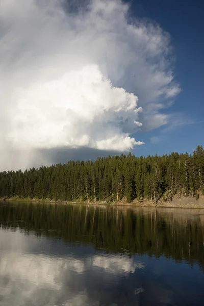Calm Yellowstone River High Cloud Reflection National Park — Stock Photo, Image