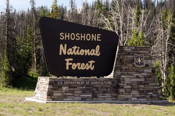 Uvítací cedule Shoshone National Forest nás ministerstva zemědělství — Stock fotografie