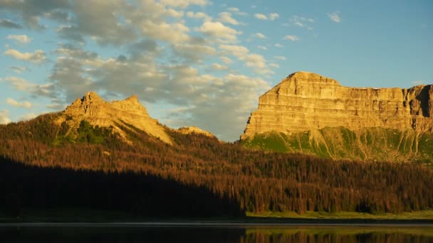 Brooks Lake Breccia Cliffs Mountain Range Shoshone National Forest — Stock Video