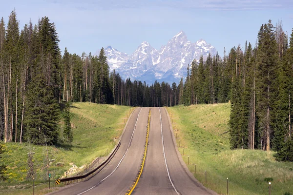 Rodovia de aproximação leste para o Grand Teton National Park — Fotografia de Stock