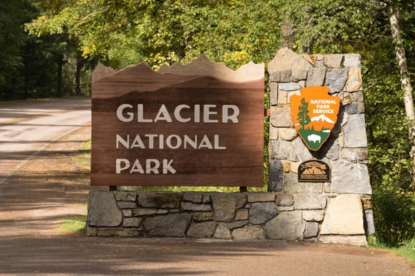 Bejárat Glacier Nemzeti Park üdvözlő táblát Marker Montana — Stock Fotó