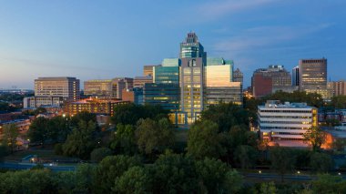 Cristina Nehri ve Downtown City üzerinde gün doğumu Skyline Wilmington Delaware