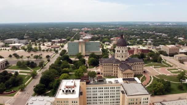 Topeka Kansas Başkent Binası Arazi Ağaçları Şehir Merkezi Skyline — Stok video