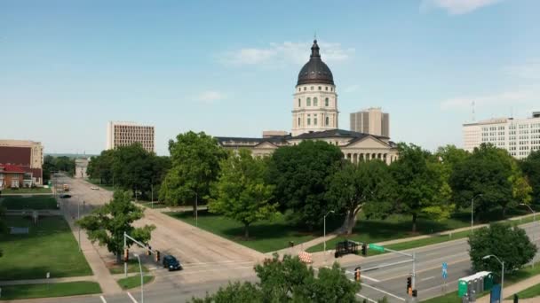 Topeka Kansas Capital Capitolio Edificio Fuentes Centro Ciudad Skyline — Vídeos de Stock