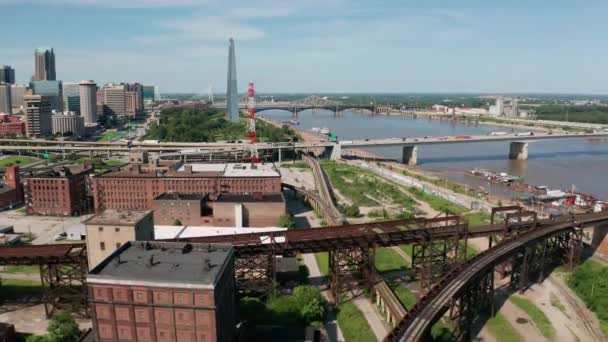 Louis Downtown Skyline Gateway Arch Midwest Urban Landscape Mississippi River — стоковое видео