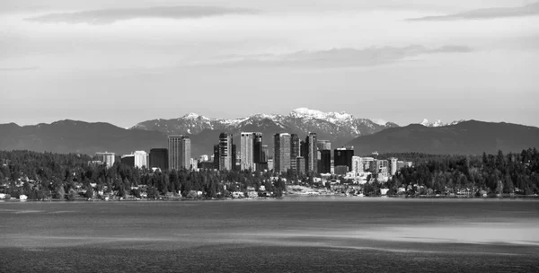 Waterfront Lake Washington Bellevue Washington Cascade Mountain Background — Stock Photo, Image