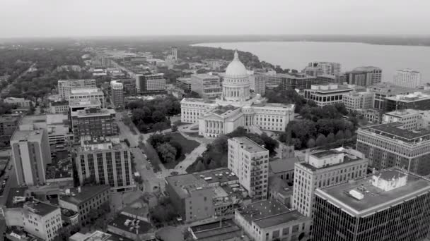 Wide Air View Downtown Madison Wisconsin 4Kuhd — стокове відео