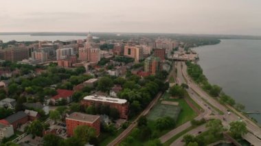 Madison Wisconsin 4KUHD Şehir Merkezi Geniş Hava Görüntüsü