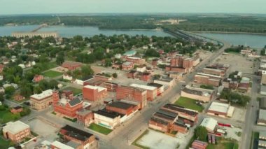 Güzel küçük Keokuk kasabası Iowa Mississippi nehrinin yanındaki Lee Counry koltuğu