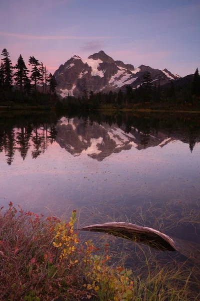 Monte Mt. Shuskan High Peak Picture Lake North Cascades — Fotografia de Stock