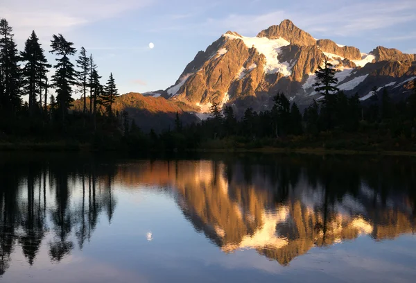 Monte Mt. Shuksan High Peak Picture Lake North Cascades — Fotografia de Stock