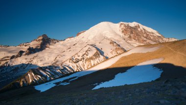 MT Rainier ateş çemberi Cascade aralığı Dağ Manzaralı
