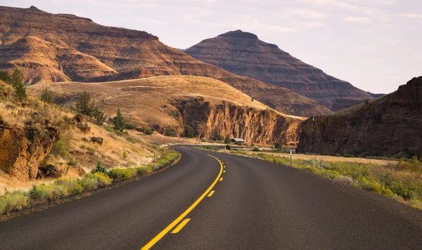 Curves Frequent Two Lane Highway John Day Fossil Beds — Stock Photo, Image