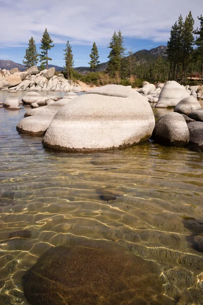 Sima sziklák tiszta víz Lake Tahoe homok Harbor videóinak — Stock Fotó