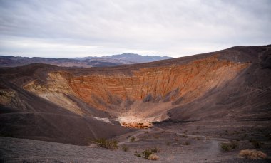 Ubehebe krater volkanik manzara Grapvine dağlar Ölüm Vadisi