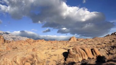 Alabama Hills Owens Vadisi Sierra Nevada gökyüzü bulutlar hava