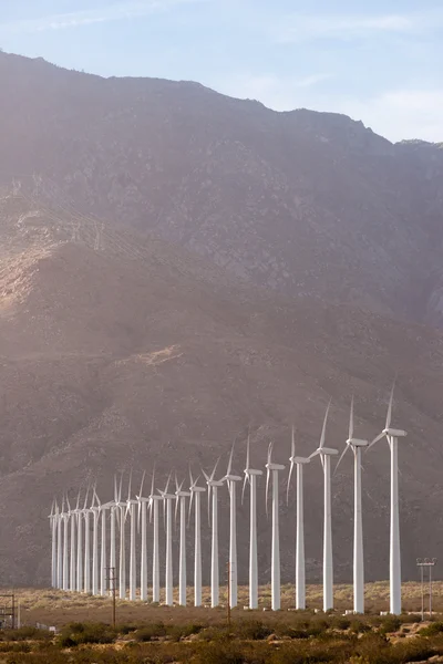 Groene energie Wind Turbines alternatief woestijn macht schoon — Stockfoto