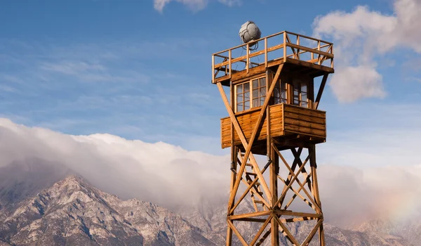 Strážní věže reflektor Manzanar národní historické místo Kalifornie — Stock fotografie